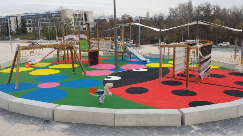 Pavimento de Caucho Continuo Para Parques Infantiles - M. y Recreo